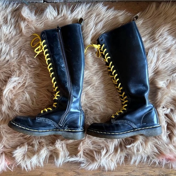 Doc Marten 20 Eye Boots with Yellow Laces - Picture 3 of 3